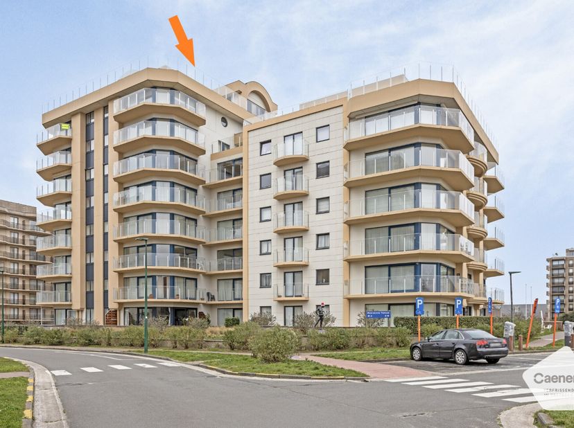 Ce penthouse exclusif dans la résidence Topaze offre une expérience de vie inégalée à un soupir de la plage et à quelques minutes du centre animé de L