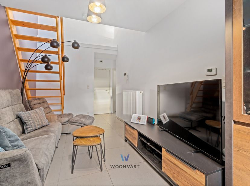 Ontdek dit gezellige appartement in het centrum van Lebbeke!&lt;br /&gt;
Met winkels, scholen, de markt en andere voorzieningen binnen handbereik is dit de