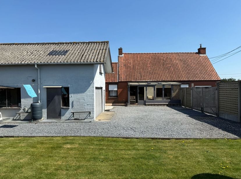 Maison rurale de charme à Anzegem :&lt;br /&gt;
&lt;br /&gt;
Cette maison à rénover avec beaucoup de potentiel qui vous donne immédiatement une sensation de vacan