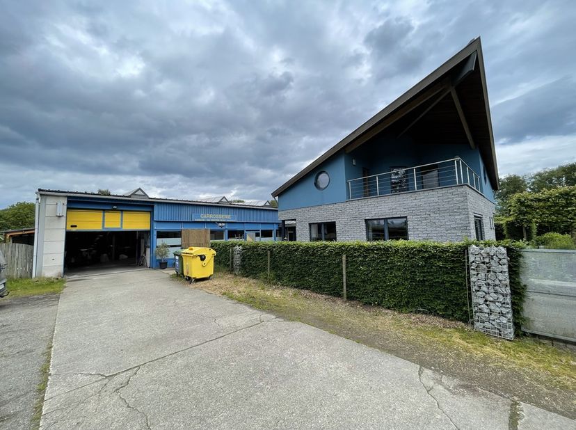 Bien professionnel à vendre
                    à 2235 Hulshout