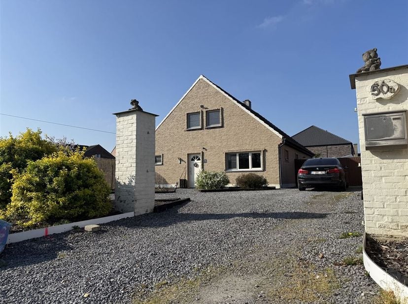 Open bebouwing te huur met 4 slaapkamers in het landelijke Oordegem.&lt;br /&gt;
Deze woning beschikt over: een inkomhal, ruime living en keuken, 4 slaapkam