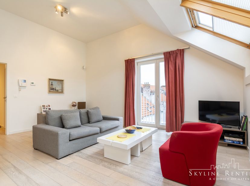 euroV II B5.1 - Gelegen in een modern gebouw uit 2012, biedt dit prachtige gemeubeld penthouse een inkomhal, twee slaapkamers, een badkamer, een apart