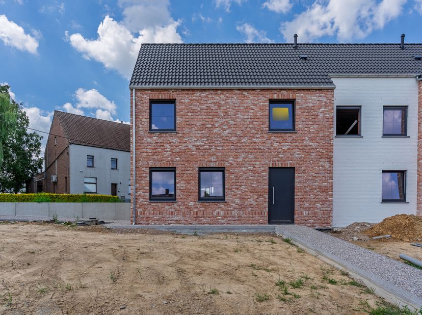 Geniet van de perfecte balans tussen toekomstgericht wonen, comfort en bereikbaarheid nabij centrum Ninove!&lt;br /&gt;
LIGGING&lt;br /&gt;
Ontdek deze prachtige