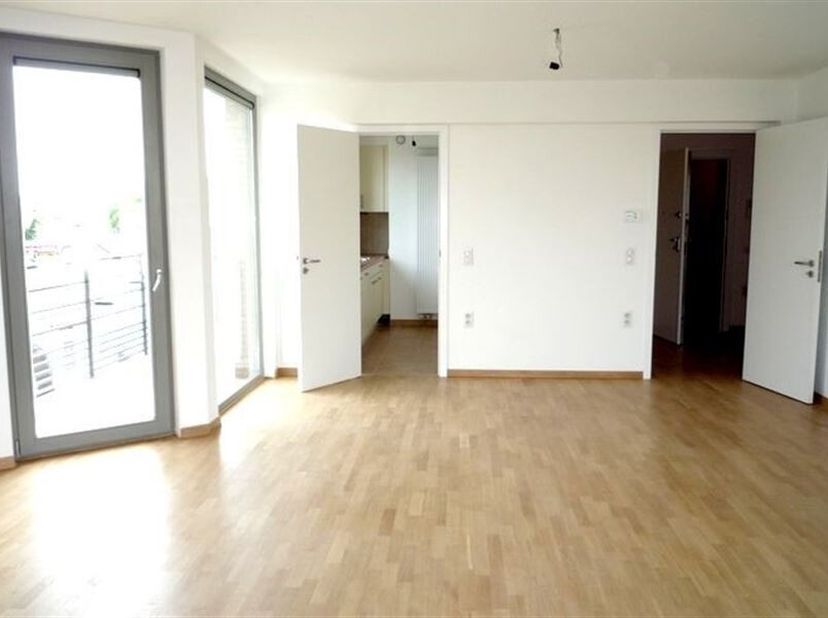 Dichtbij Hermann Debroux, Dicht bij alle voorzieningen, Prachtig appartement van ±116m², gelegen op de 3e en bovenste verdieping van een gebouw met li