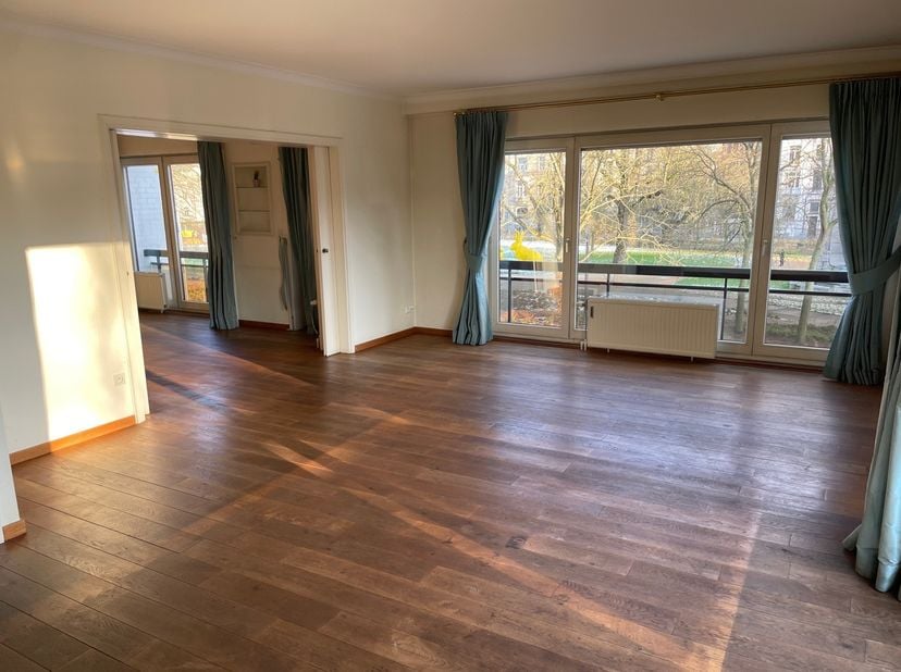 À louer – Grand appartement 4 chambres idéal pour colocation étudiante – Centre-ville de Tournai, près de la gare&lt;br /&gt;
 Vous êtes un groupe d&#039;étudian
