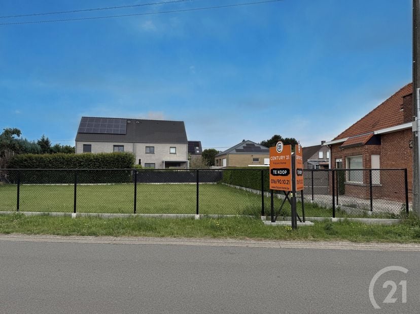 Bouwgrond voor halfopen bebouwing in Rotselaar (Lot 1B).&lt;br /&gt;
Rustige ligging met uitstekende verbindingen!&lt;br /&gt;
Op zoek naar de ideale plek om jouw