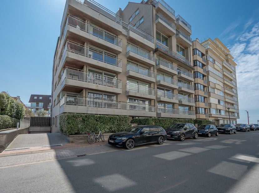 Dubbele autostaanplaats op niveau -3 van de recente residentie &quot;Beauvallon&quot; in de Zeerobbenlaan.&lt;br /&gt;
Voorzien van extra berging. Gemakkelijke plaats