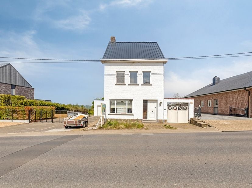 Contactez Gille pour une visite: 0472 93 54 27. Nous vous proposons une villa de caractère. Cette propriété a été récemment rénovée en grande partie,