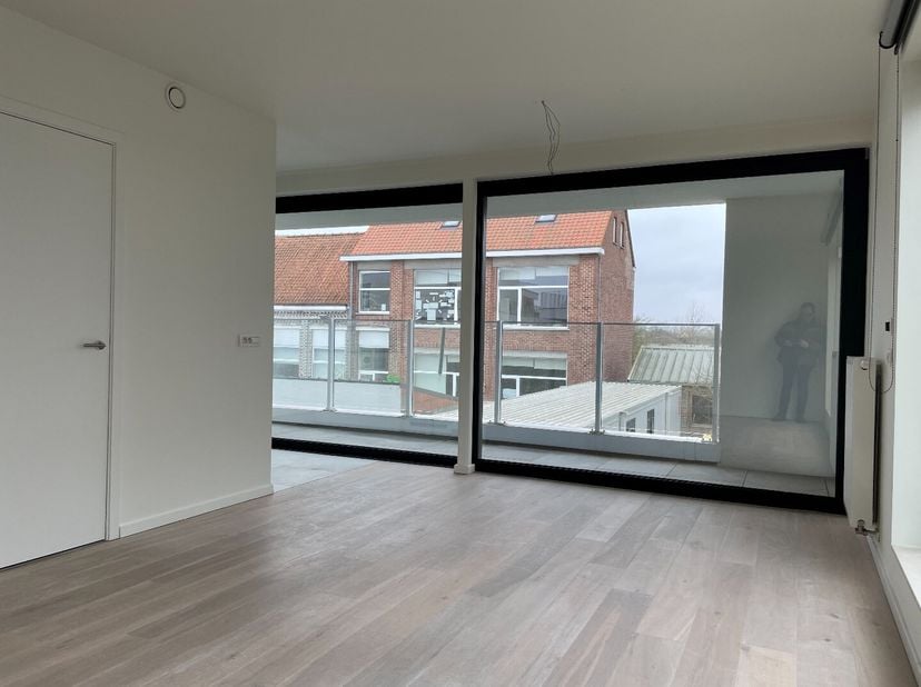 De Service Flat in Wetteren is een modern complex dat in 2019 is gebouwd en beschikt over alle voorzieningen die nodig zijn voor comfortabel en zorgel