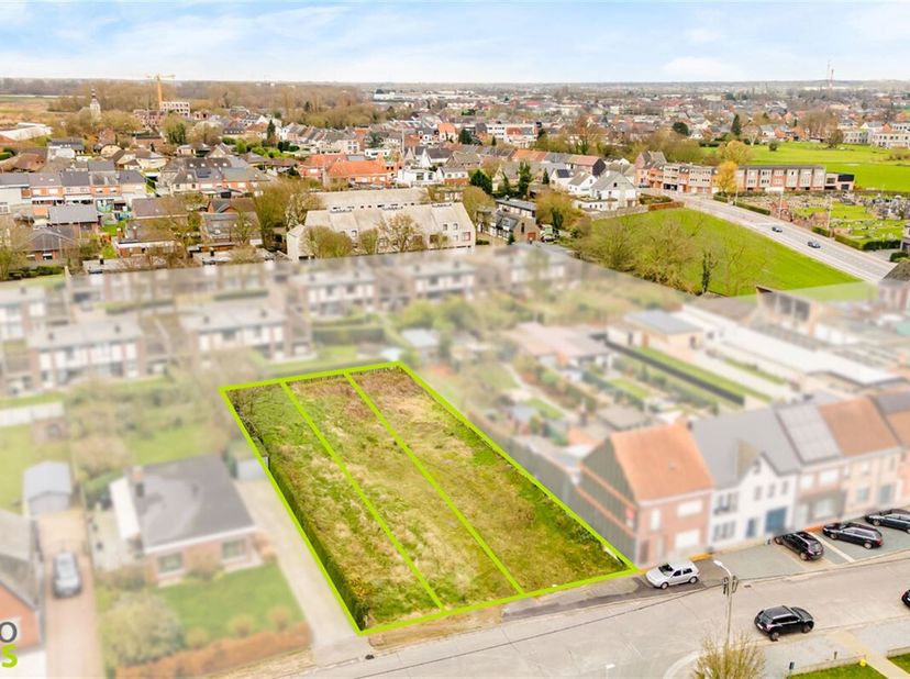 Bouwgrond voor gesloten bebouwing (lot 3) te Baasrode. Verkaveling van 3 waarvan wij LOT 3 aanbieden, deze grond is zeer goed gelegen, uiterst rustig