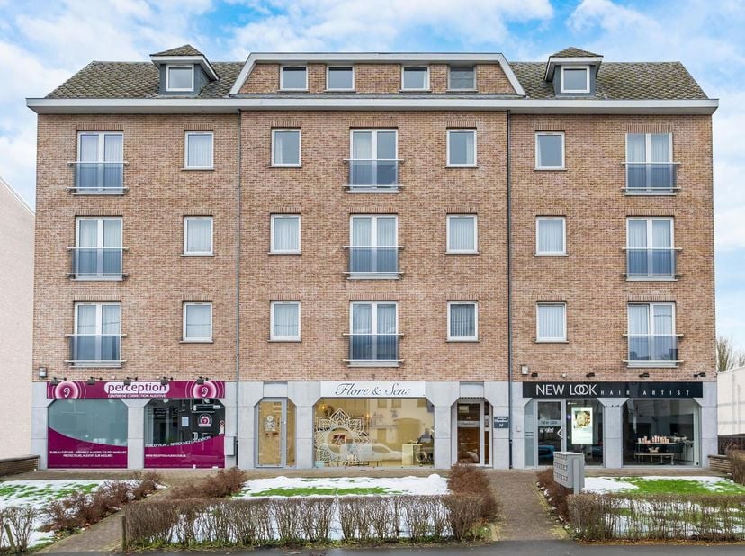 We Invest Liège et Julie vous proposent à la vente cet appartement très bien situé à Fléron, proche des commodités.&lt;br /&gt;
Situé à l&#039;arrière de l&#039;immeu