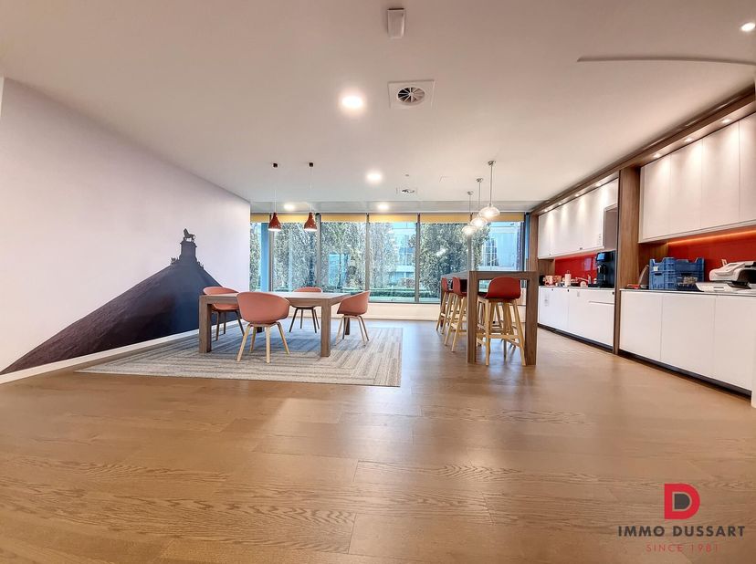 Co-Working/Gedeeld Kantoor - Prijs Excl. BTW (21%) - Huurperiode: 6-12-24 maanden.&lt;br /&gt;
De ALL-IN formule omvat: huur, huurkosten (privé en gemeensch