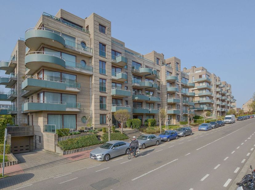 Maxime Real Estate vous propose un garage box.&lt;br /&gt;
Il se situe dans le quartier Konkel, à proximité des transports en communs, écoles et grands axes