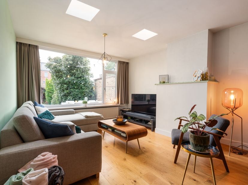 Deze prachtige, energiezuinige gesloten bebouwing is gelegen in een zeer rustige straat van Destelbergen. Een straat die u naast rust ook een rechtstr