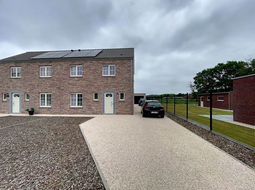 LIEU:&lt;br /&gt;
La maison est située dans la campagne à Ruiselede, près du centre de Doomkerke. Ici, vous pouvez vous détendre complètement.&lt;br /&gt;
Cependa