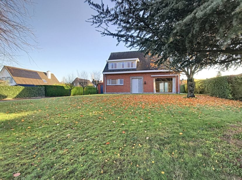 Le moyen le plus rapide pour visiter cette propriété? Demandez votre visite via le bouton rouge de notre site Web (www.dewaele.com) et vous serez cont