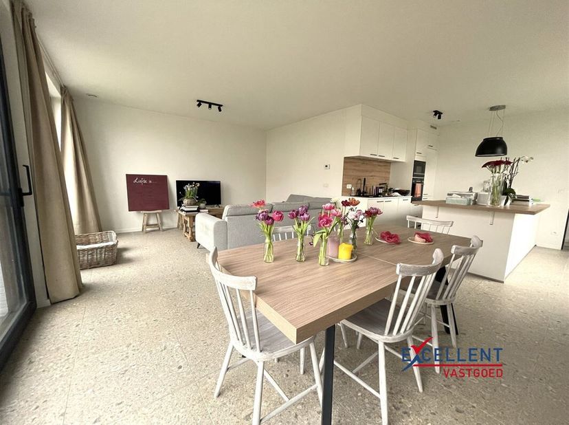 Deze prachtige nieuwbouwwoning te Astene is een perfecte mix van modern comfort en rustieke charme!&lt;br /&gt;
Rustig gelegen in de gegeerde wijk &#039;La Lys&#039;,