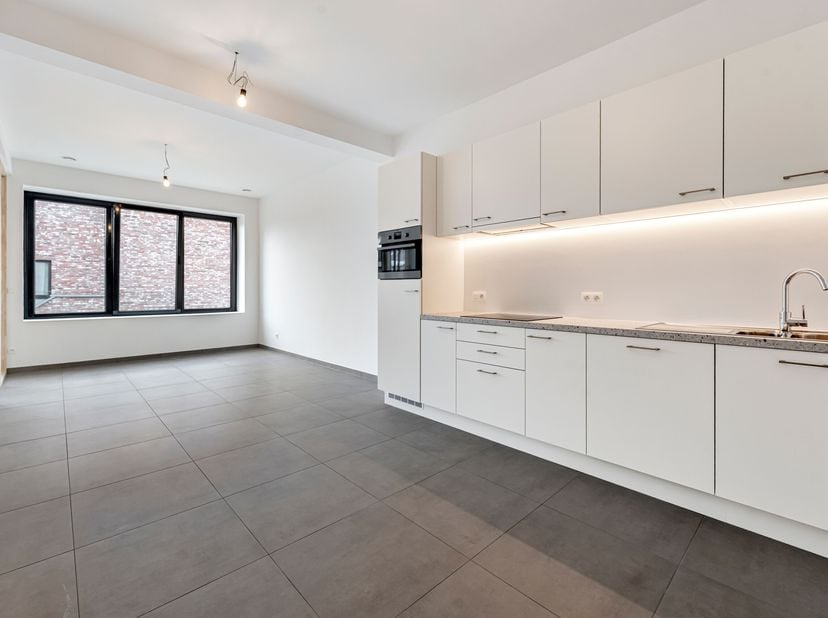 Een gezellige en modern afgewerkt appartement, gelegen op een toplocatie in het centrum van Kortrijk!&lt;br /&gt;
Gelegen op de eerste verdieping, vlot bere