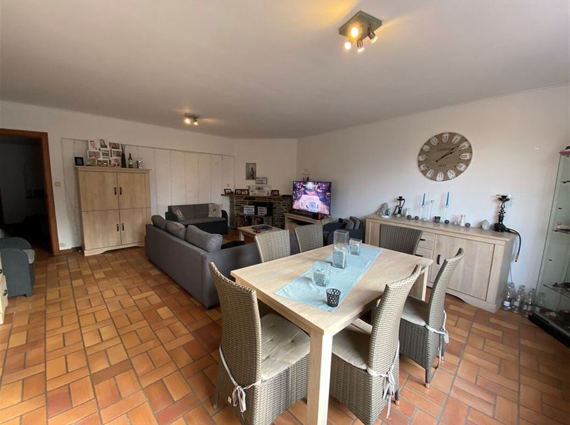 MCA Immobilier vous propose cet appartement de plus de 130m2, situé dans le centre de Marche-en-Famenne. Composé de 3 chambres, d&#039;une cuisine semi-équ