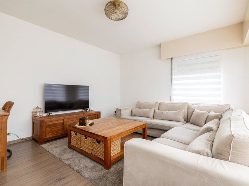 Open bebouwing te Meer op een perceel van ca. 702 m². Deze woning is gelegen te Meer, op wandelafstand van het centrum en op 1 minuut van de snelweg E