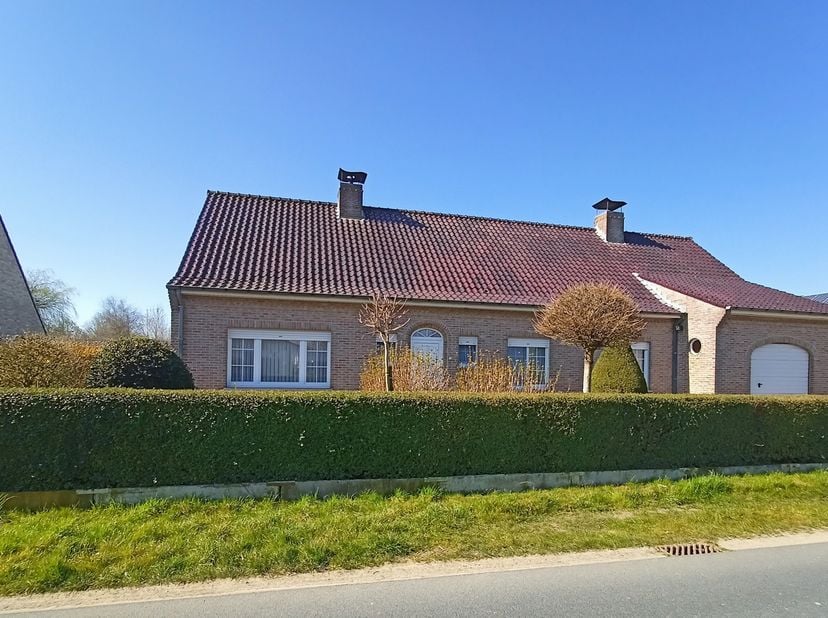 Westhoek: Prachtig landhuis- villa met aangelegde zuidgerichte tuin, moestuin, boomgaard en weide&lt;br /&gt;
https://www.immodeprez.be/nl/te-koop/te-koop-c