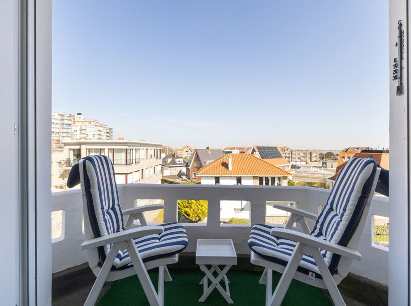 Wenduine: charmant appartement prêt à emménager à vendre, à deux pas de la mer. VISITEZ CETTE PROPRIÉTÉ LORS DES PORTES OUVERTES LE SAMEDI 19 AVRIL EN