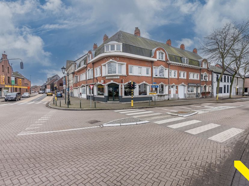 Commercieel pand met mogelijkheid tot bovenliggende woonst op toplocatie!&lt;br /&gt;
Dit pand, gelegen in het centrum van Meerhout, biedt tal van mogelijkh
