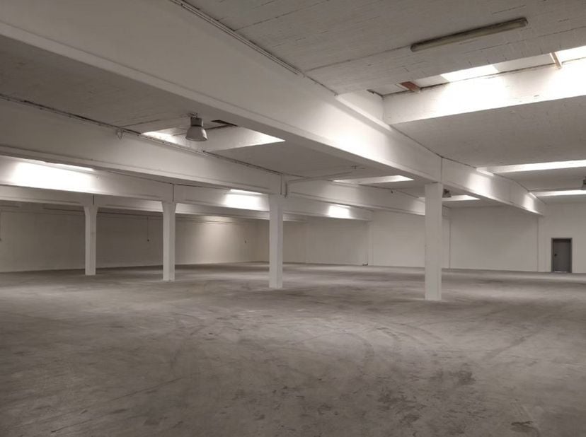 Magazijn unit 31 van 1.200m² en kantoor 60m² in Malle.&lt;br /&gt;
Beschikbaar vanaf 01.01.2026&lt;br /&gt;
Magazijn 31 situeert zich op het bedrijventerrein in M
