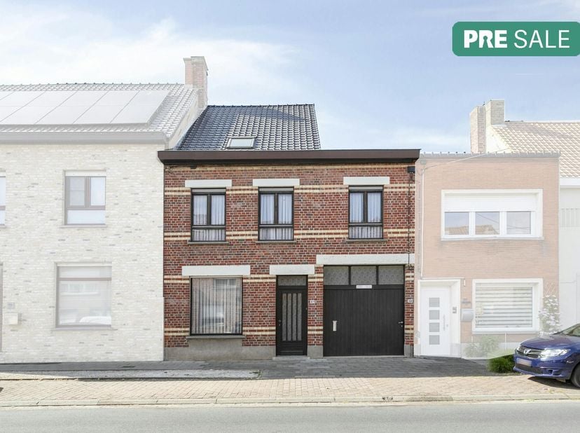 Bienvenue dans cette charmante maison de 1936, pleine de caractère et de potentiel. Cette maison familiale dispose de trois chambres complètes et offr