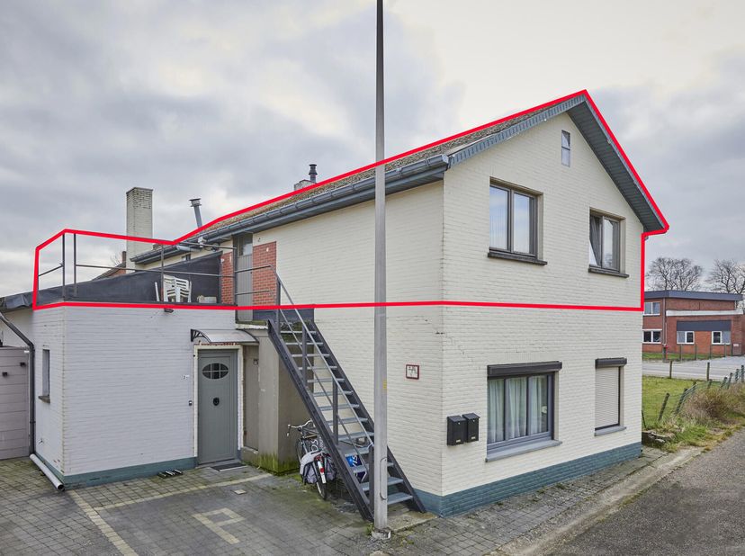 Dakappartement dat beschikt over ondermeer 2 slaapkamers, een ruime leefruimte, een autostaanplaats en een uitstekende verbinding naar het centrum van