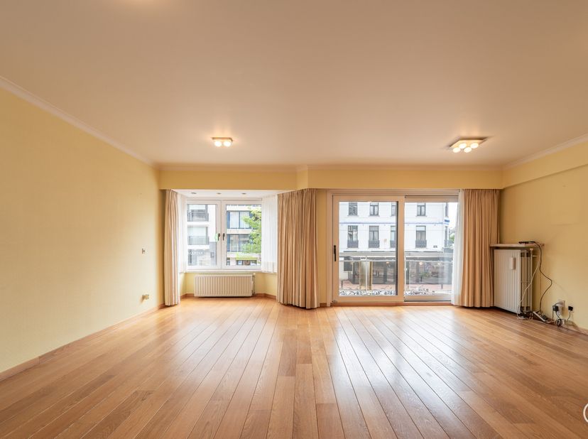 Appartement d&#039;angle spacieux avec 3 chambres et vue dégagée - Lippenslaan, au niveau de la place Alfred Verwee&lt;br /&gt;
Cet appartement lumineux est idéa