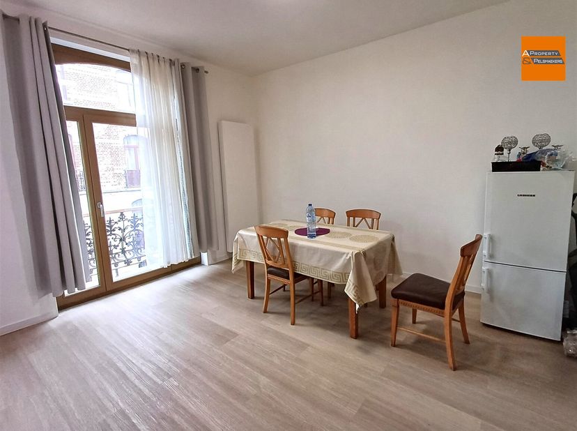 Spacieux appartement duplex rénové à coté du parc de Tours &amp; Taxis&lt;br /&gt;
Opportunité à saisir dans un quartier en renouveau !&lt;br /&gt;
Ce bien bénéficie