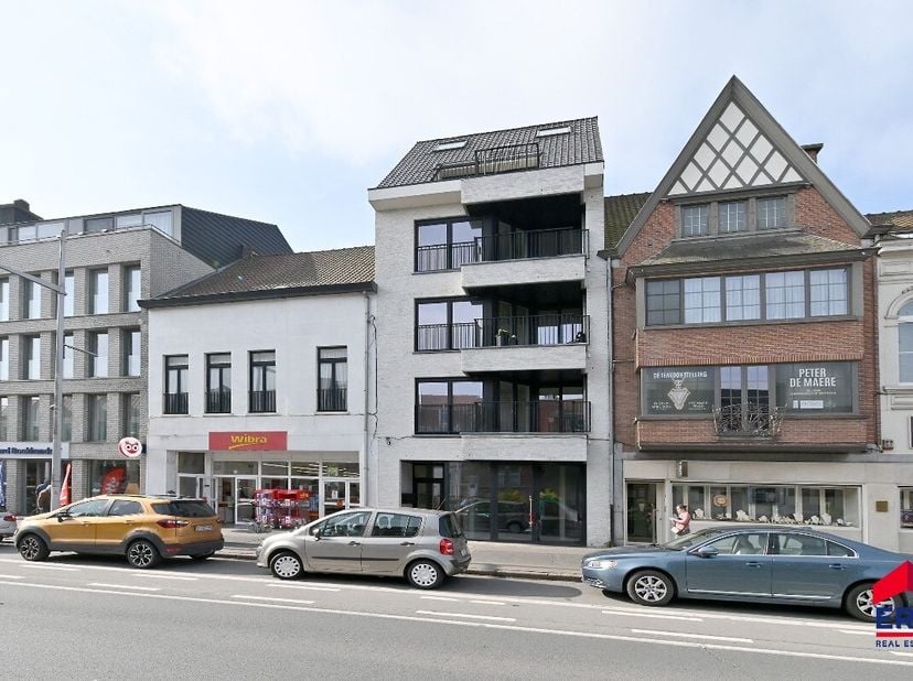 Ben je op zoek naar een stijlvol, nieuwbouwappartement met 2 slaapkamers op een topligging? Dan is dit jouw kans! Dit ruime en verfijnd afgewerkte app