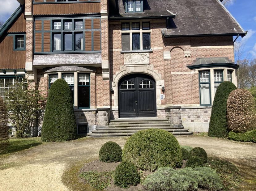 Bien professionnel à louer
                    à 2950 Kapellen