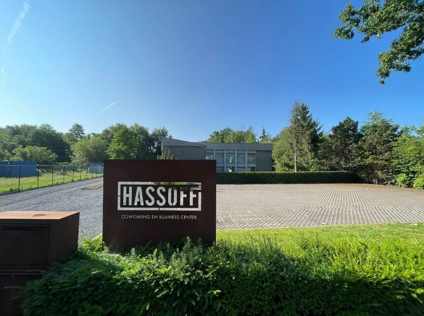 Dit handelspand kent een uitstekende ligging tussen Hasselt en Genk.Voor meer info ga naar https://www.era.be/nl/te-huur/hasselt/handelspand/ruim-hand