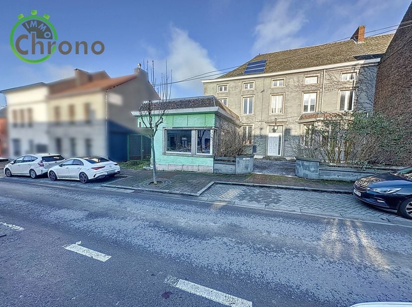 Votre bureau IMMO CHRONO a le plaisir de vous proposer en exclusivité cette superbe maison de Maître. Idéalement située, proche des facilités tout en