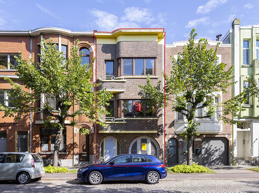 Maison avec garage et jardin, bien situé