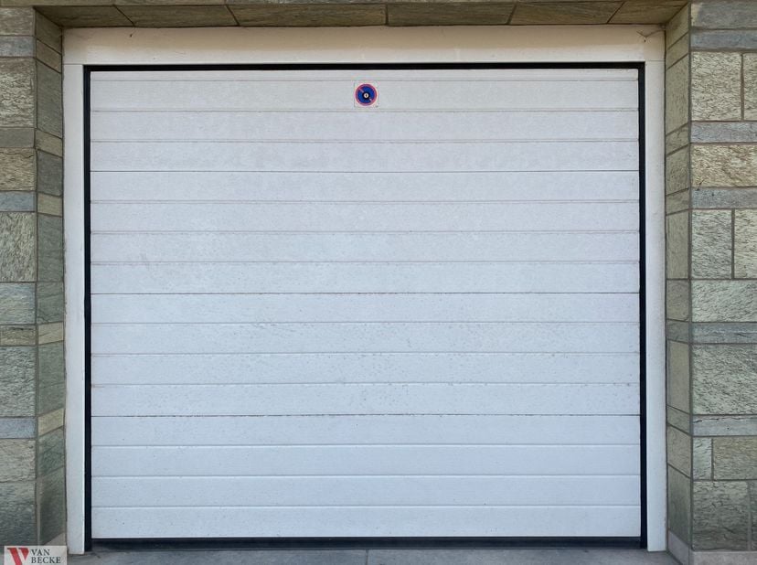 Centraal gelegen in de rustige wijk Opex. Garagebox nummer &quot;4&quot; bevindt zich op de gelijkvloerse verdieping. De kustbaan, centrum Bredene, Oosteroever
