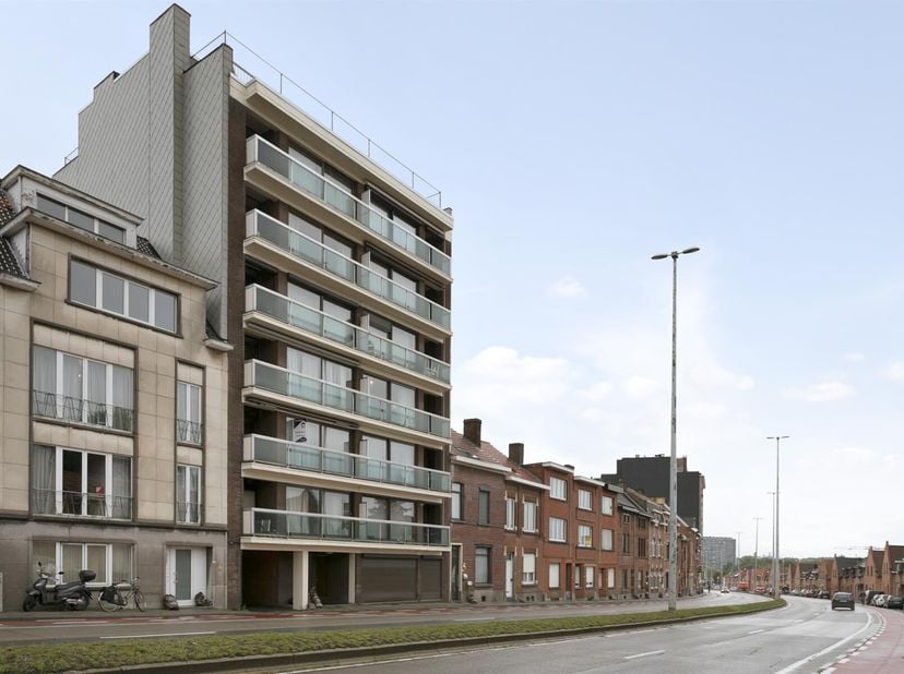 Ruime penthouse te huur op toplocatie!&lt;br /&gt;
Dit appartement is gelegen op de 7e verdieping en heeft 2 ruime terrassen die samen goed zijn voor 100 m²
