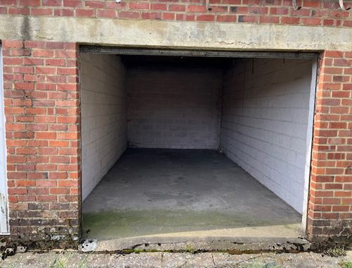                                         Garage te koop in Roux, € 9.000
