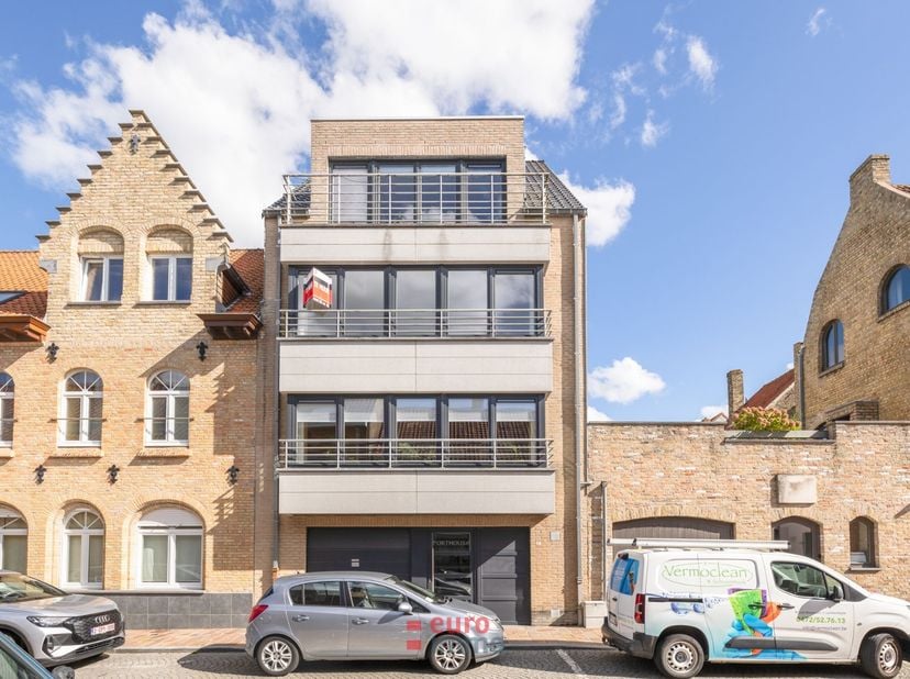 Ruim appartement met 3 slaapkamers op absolute topliggin.&lt;br /&gt;
&lt;br /&gt;
Dit appartement bevindt zich op de 3e en 4e verdieping van de residentie Portho