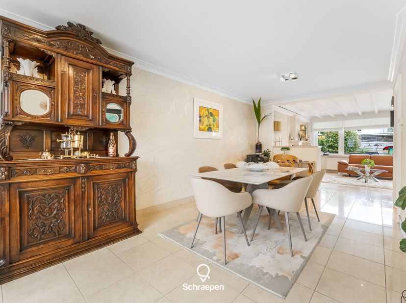 We vinden deze centraal gelegen woning met 3 slpks en een inpandige garage terug op een perceel van 5,2 are te Genk. Voor meer informatie ga naar: htt