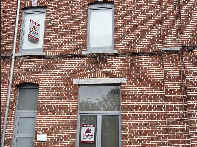 Montignies-sur-Sambre - À VENDRE  Maison entièrement remise à neuf&lt;br /&gt;
Actuellement louée à 700euro/mois, cette maison de 108 m2peut convenir à un i