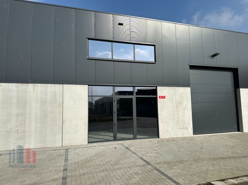 Nieuwbouw KMO-unit met een oppervlakte van 285 m² en 3 privatieve parkeerplaatsen te koop nabij de Gauwelstraat met een vlotte verbinding naar de E17