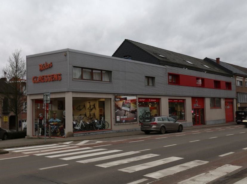 Het appartement heeft volgende indeling: living met open keuken, berging, 2 slaapkamers, badkamer, apart toilet en een groot terras.&lt;br /&gt;
- Het appar