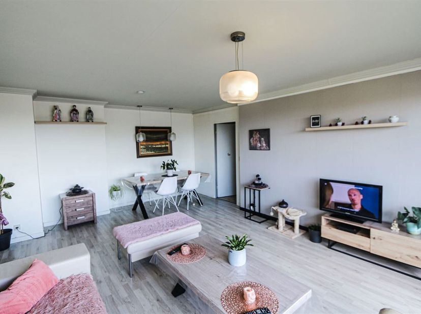 Ontdek dit leuk appartement met 2 slaapkamers en terras in Roeselare.&lt;br /&gt;
Het appartement biedt alle comfort waaronder:&lt;br /&gt;
- Lichtrijke leefruimt