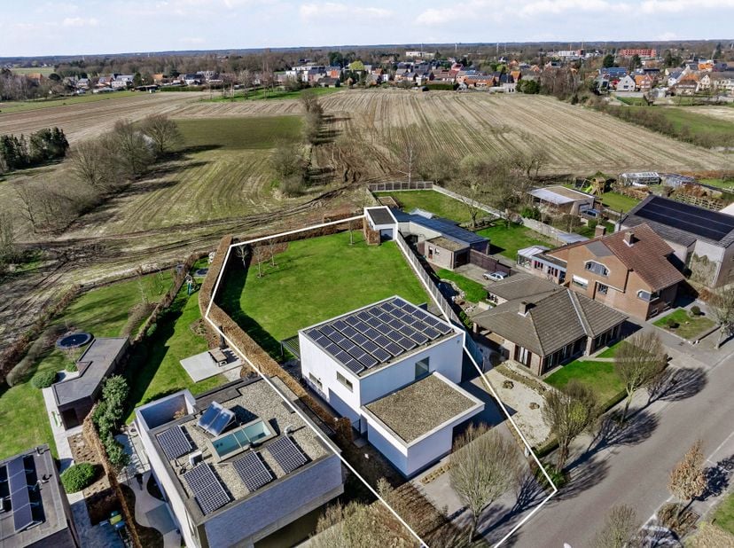 Moderne vrijstaande woning in een rustige straat, binnen de ring van Geel. &lt;br /&gt;
 &lt;br /&gt;
 - Instapklaar.&lt;br /&gt;
 - Ruimte en licht in overvloed.&lt;br /&gt;