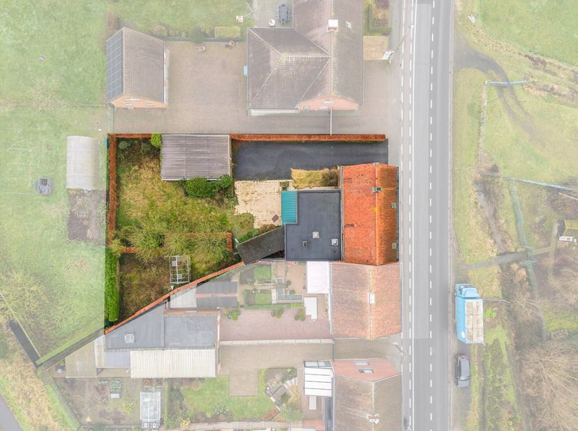 Te renoveren woning / bouwgrond (voor meerdere loten) op 808 m2
