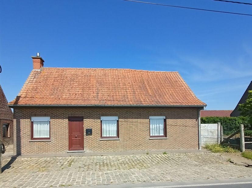 Unieke Kans! &lt;br /&gt;
Op zoek naar een rustige plek met adembenemend uitzicht?  Deze woning in open bebouwing biedt een ruime woonkamer (22m²) ️, keuken