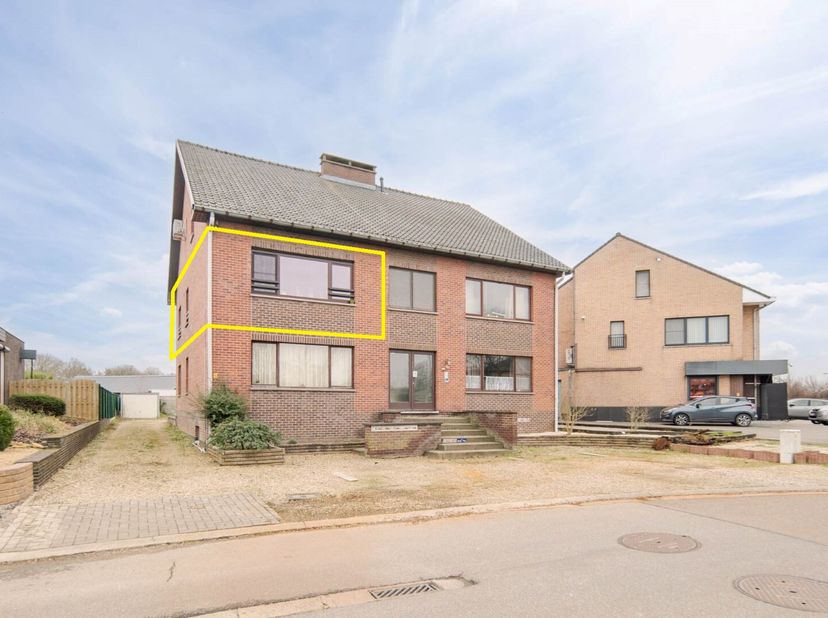 Dit betaalbaar doch zeer verzorgd appartement is gelegen op de eerste verdieping in een kleinschalige residentie, langs de Langblookstraat ter hoogte